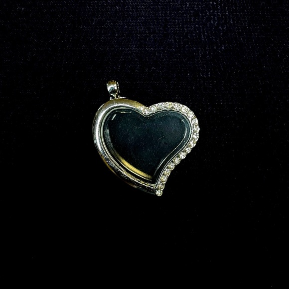 Jewelry - Gem Dazzle Heart Locket